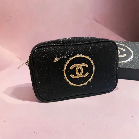 ✨ New Chanel Beauty holiday limited edition bag✨ - Picture 9 of 14